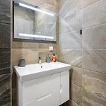 Luxury 1br * Free Parking * Rowing Base Apartment