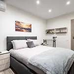 Apartment Luxury 1br * Free Parking * Rowing Base