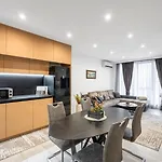 Apartment Luxury 1br * Free Parking * Rowing Base *